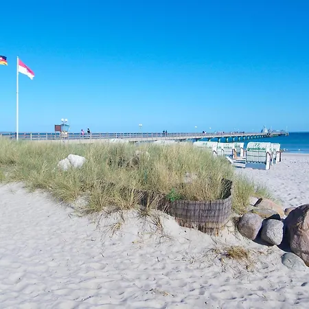 Tatil Evi Ferienhaus Fuer 6 In Groemitz 2 Baeder, Garten & Strandkorb Am Strand